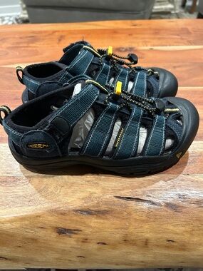 Keen Kids Navy and Black Outdoor Sport Sandals Size 4 US big kids